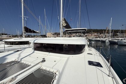 Charter Catamaran Lagoon-Bénéteau Lagoon 42 - 4 + 2 cab. Split