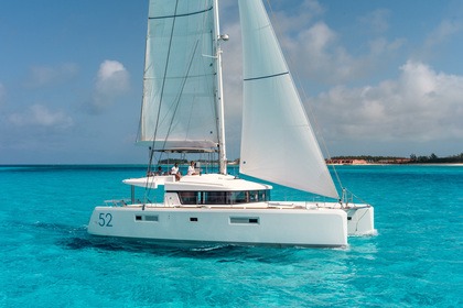 Rental Catamaran Lagoon-Bénéteau Lagoon 52 F - 6 + 2 cab. Praslin