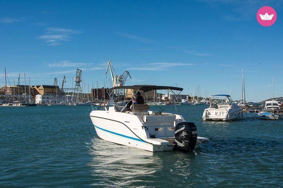 Charter Motorboat Quicksilver Activ 805 Open Split