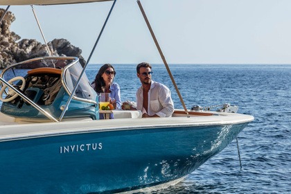 Italian Beauty Speedboat INVICTUS 1