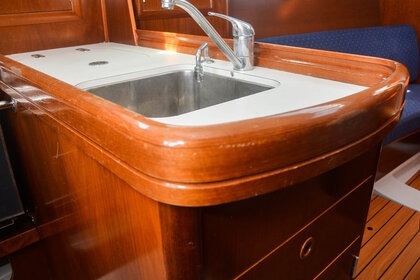 Beneteau Oceanis 323 Clipper in Marina Kornati