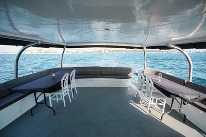 Private Event Yacht for 35 Guests – Group & Celebration Cruise