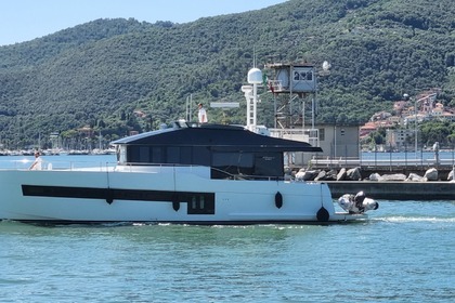Noleggio Yacht a motore Sundeck Yacht sundeck 550 Gaeta
