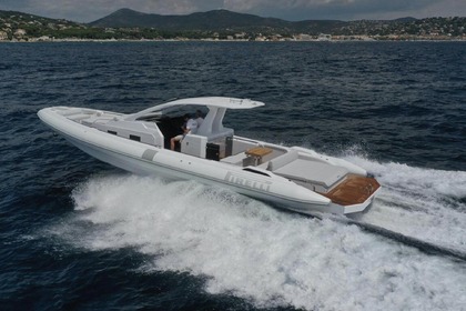 Чартер RIB (надувная моторная лодка) Pirelli WALKAROUNDS 42 Порто-Черво