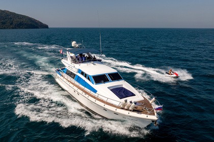 Een jachtcruise langs de kust van Pattaya van 3 uur. Accommodatie voor 1 tot 20 personen.