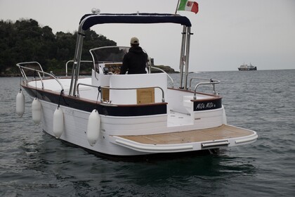 Noleggio Barca a motore Cantieri Tirrenia Viveur 26 open Procida