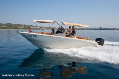 Location Bateau à moteur Invictus 270Fx Tribunj