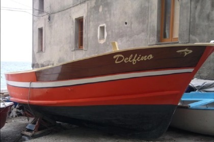 Hire Motorboat Gozzo 6m Marina del Cantone