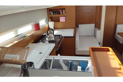 Rental Sailboat  Sun Odyssey 410 Pireas
