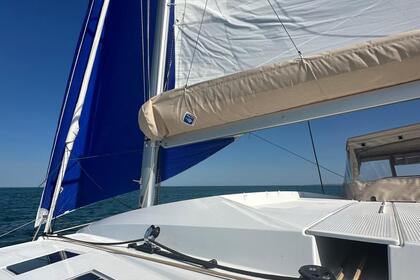 ?? Dream Cruise to the Grenadines and/or Dominica Catamaran IA Orana Experience a unique journey aboard our high-end catamaran, combining comfort and tropical adventure.