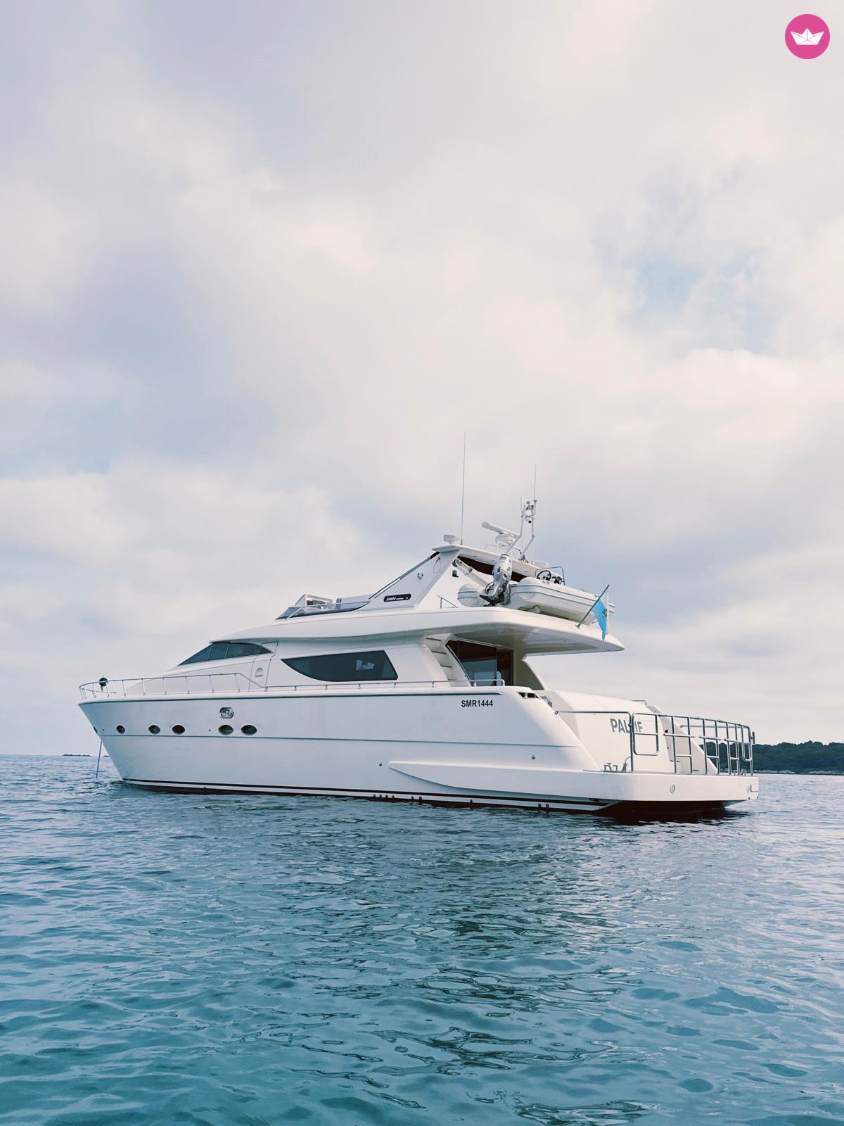 Yacht Uniesse 72 flybridge 2600cv 3