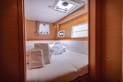 Laura S - Lagoon 400 S2