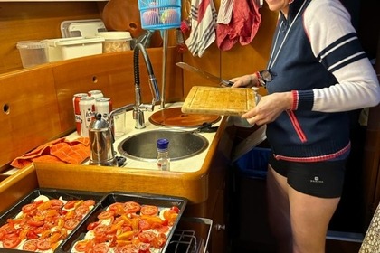 Beneteau First 42s7 - Traditionell sardisk mat ombord