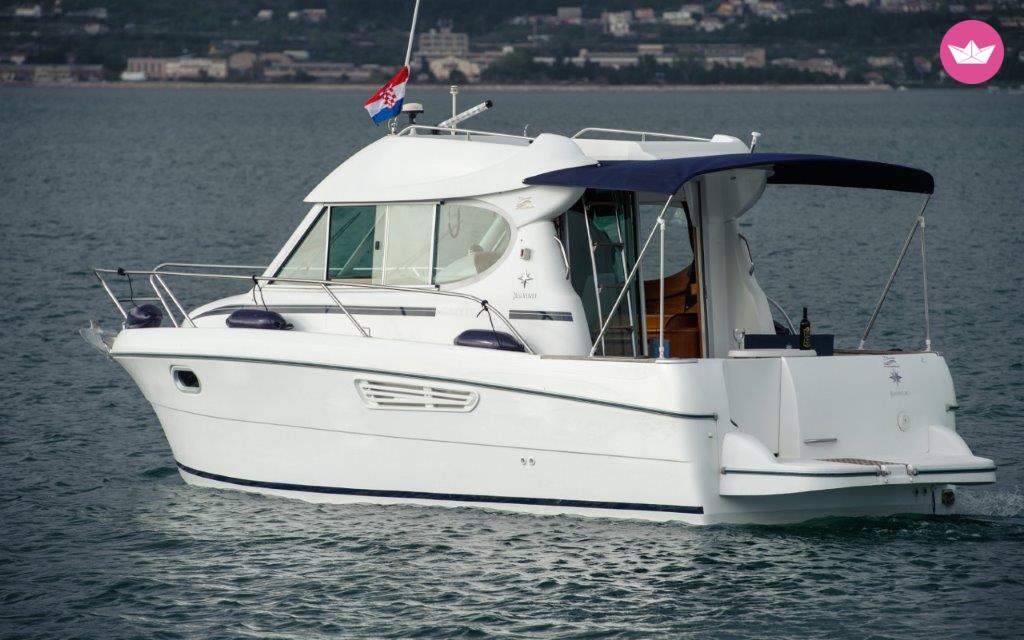 Charter Motorboat Jeanneau Merry Fisher 805 Split