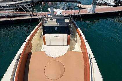Hyra båt Motorbåt Invictus 240 FX Mahón