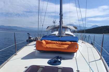 Daily or more rent experience with a professional skipper