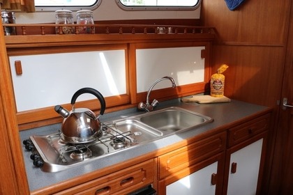 Pedro Skiron The Bee