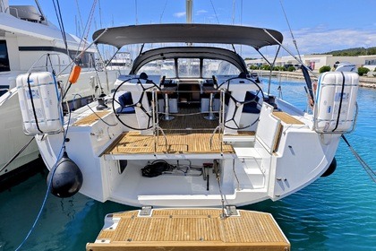 Rental Sailboat Hanse Yachts Hanse 548 - 4 + 1 cab. Sukošan