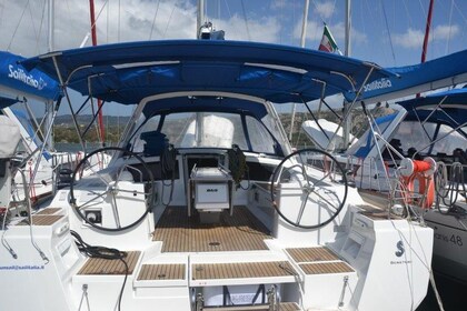 Hyra båt Segelbåt Bénéteau Oceanis 48 - 5 cab. Cannigione