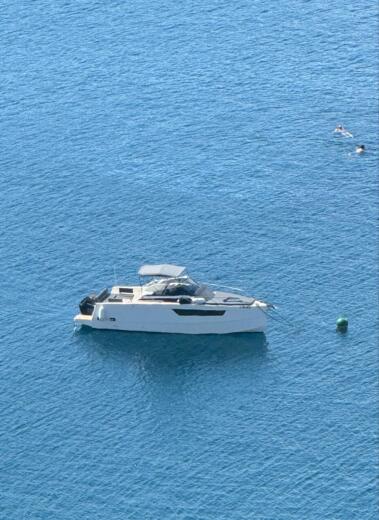 Cala d'Or Motorboat NUVA YACHTS M9 CABIN alt tag text