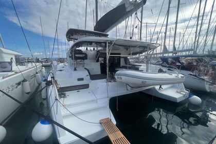 Charter Catamaran Lagoon-Bénéteau Lagoon 42 - 4 + 2 cab. Split