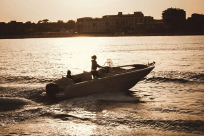 Hire Motorboat Invictus FX 190 Terracina