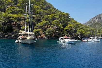 Gocek: Yacht Trip and 12 Island Full-Day Tour with Lunch