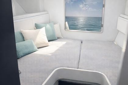 luxury yacht daily tour