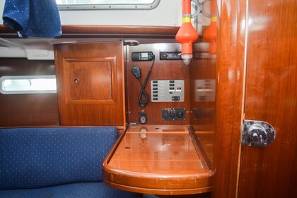 Beneteau Oceanis 323 Clipper in Marina Kornati