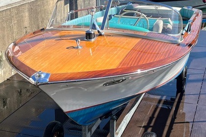 Hire Motorboat Riva Junior Neuchâtel