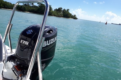 barca per wakeboarding ilets e mangrovie