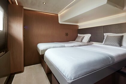 Yacht Catamarano a motore Prestige M48 (no vela)