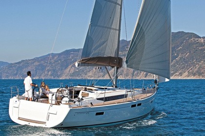 Charter Sailboat  Sun Odyssey 519 / 6 cbs Bormes-les-Mimosas