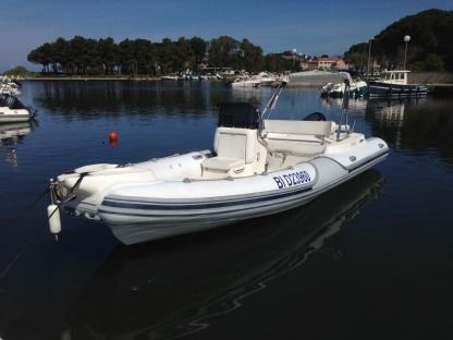 Alquiler Neumática  Motonautica Vesuviana 780 Confort Saint-Florent