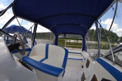 Wonderful houseboat for rent to discover Müritz i