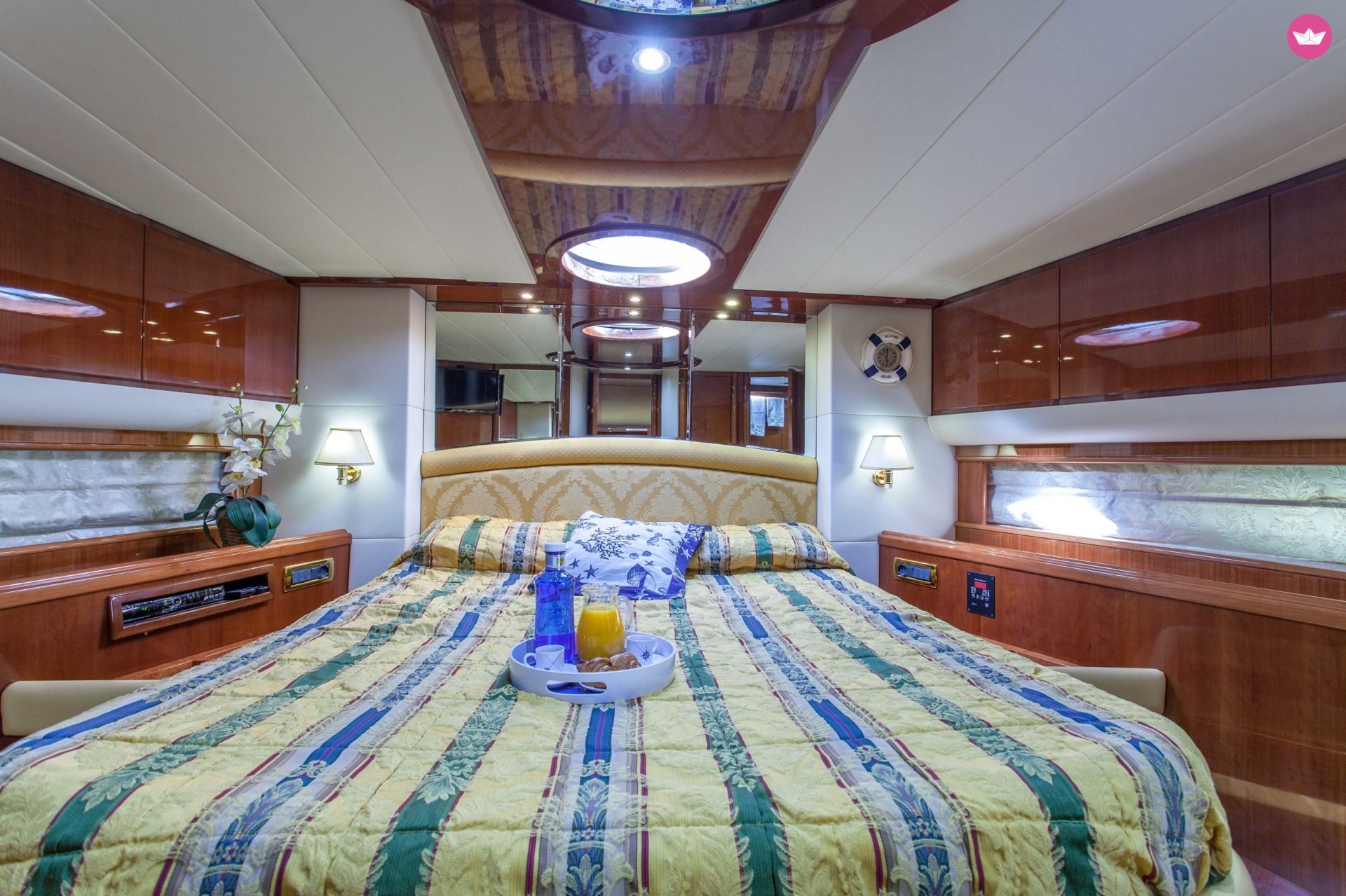 Charter motorboat in Ibiza  