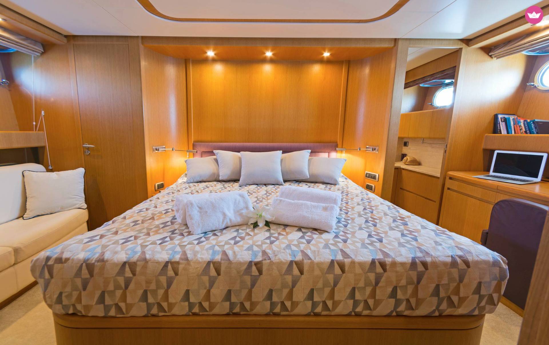 Motorboat San Lorenzo 72 for hire