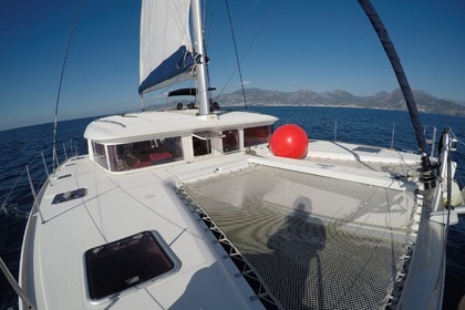 Alquiler Catamarán LAGOON 400 con placas solares Ibiza