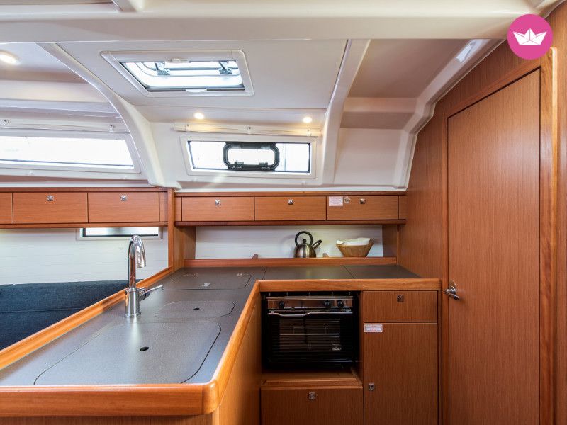 Charter Sailboat Bavaria 37 Cruiser Athens