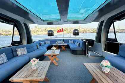 Private Luxury Boat with a Capacity of 40 People