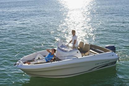 Rental Motorboat Jeanneau Cap Camarat 5.50 Hyères