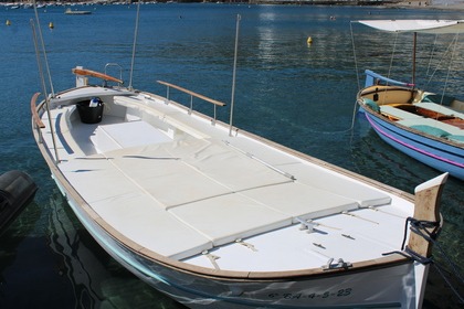 Feel the speed with this 38 motorboat