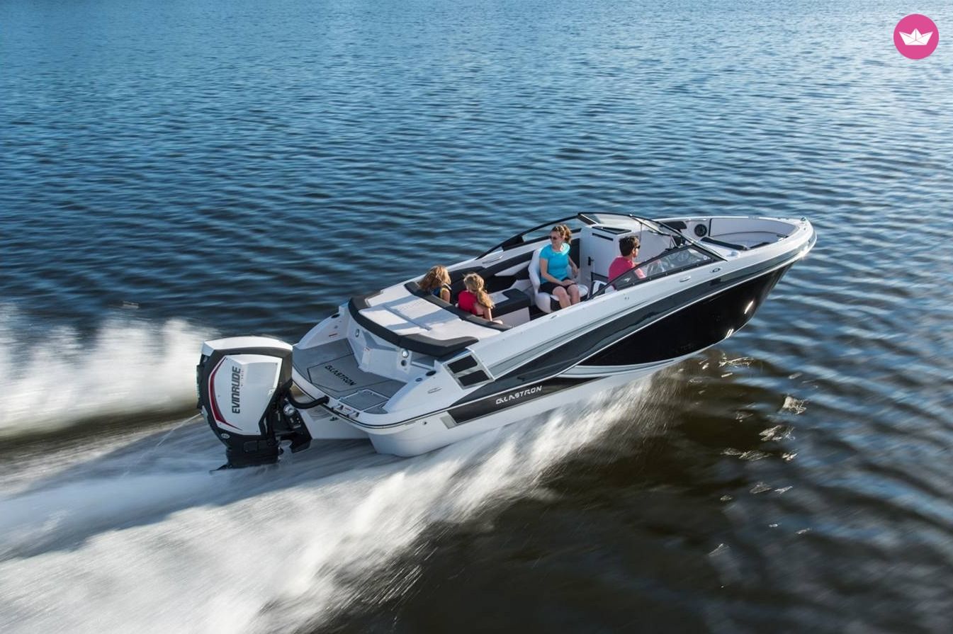 Motorboat Glastron 240 Gt for hire