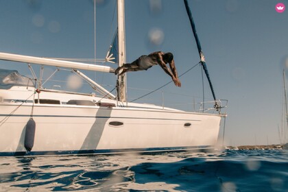 Hire Sailboat Bavaria 42 Cruiser Mahón
