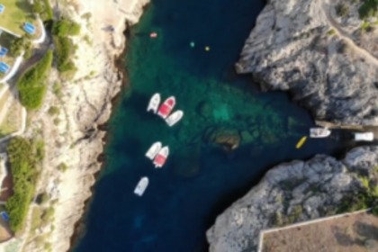 Louez ce bateau sans permis et partez à Minorque