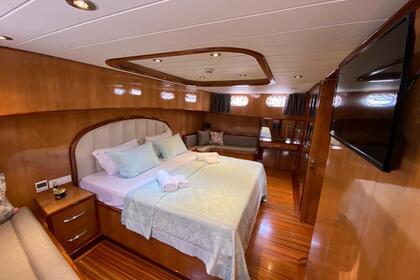 Luxury custom built ketch gulet with a capacity of 10 people