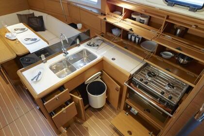 Charter Sailboat JEANNEAU SUN ODYSSEY 379 Toulon