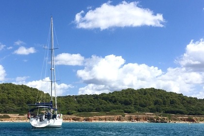 Wöchentliche Segelreisen rund um Menorca im Sommer