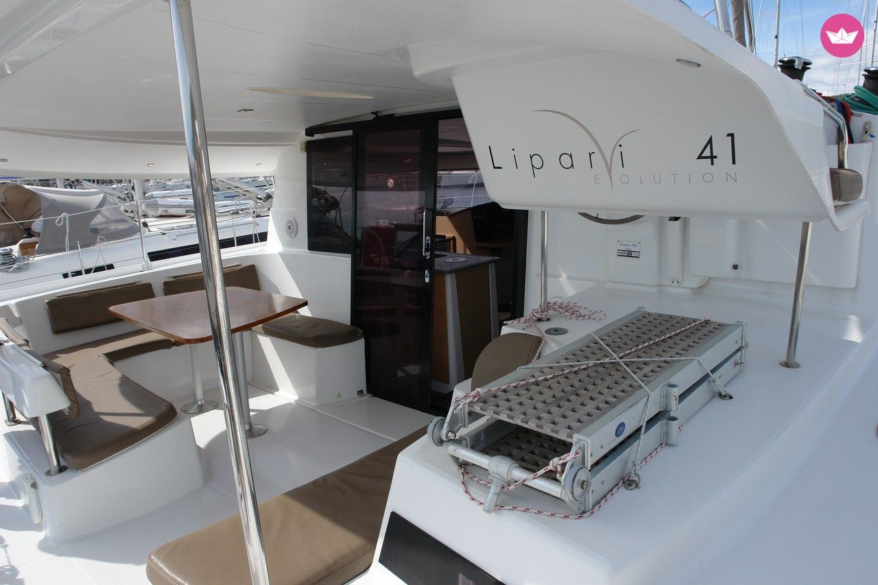 Catamaran Fountaine Pajot Lipari 41 11m 3