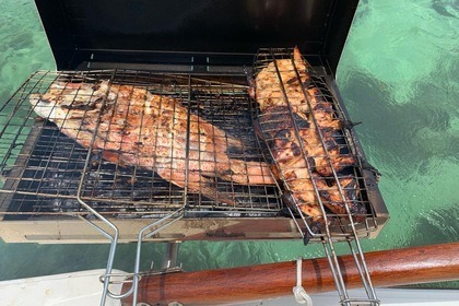 Välkommen till katamaran med skeppare på vackra Seychellerna